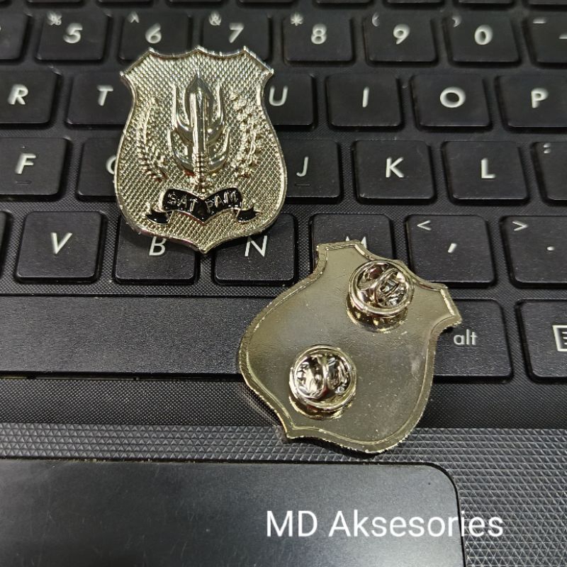 Pin Kewenangan Satpam Kecil Seragam Safari Bahan Logam cor Tusuk