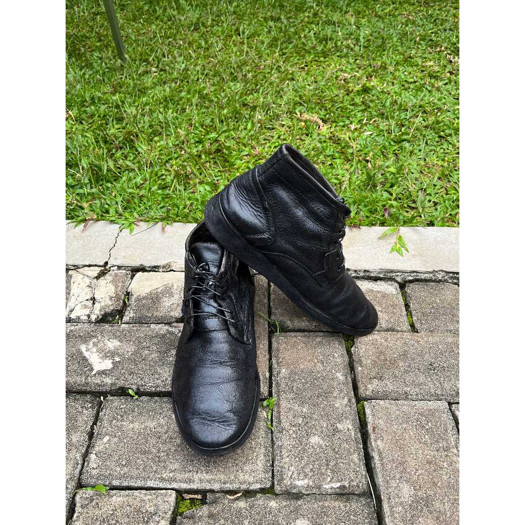 Sepatu kulit second original Boots Lois