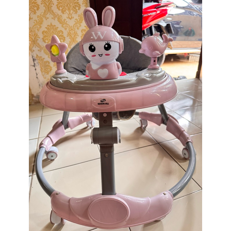 Baby Walker/Alat bantu jalan bayi