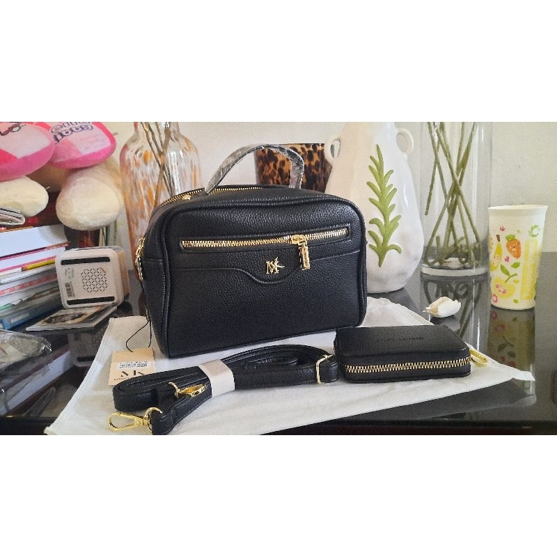 Tas Wanita Hitam Satu Set dengan Dompet dan Tali Panjang