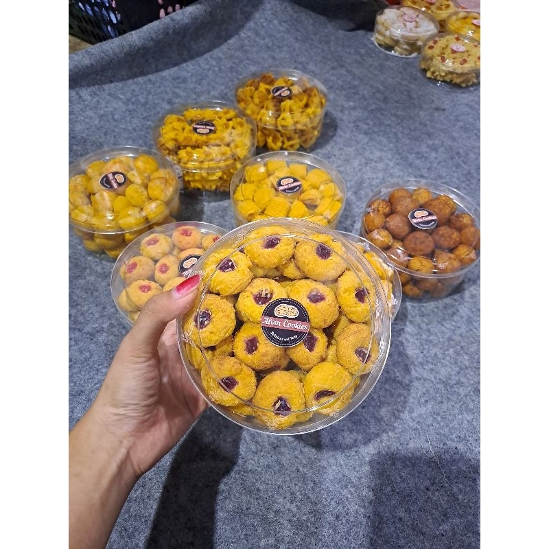 

KUE KERING EDISI LEBARAN READY SEMUA