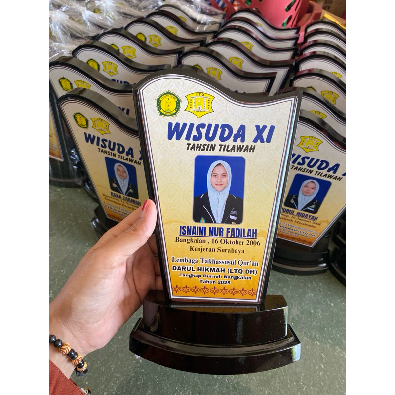 PLAKAT KAYU WISUDA KENANG KENANGAN