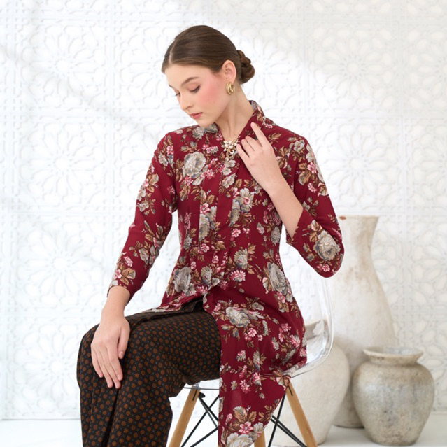 Kebaya Kutubaru Kartini Bunga Maroon / Kebaya Kartini Bridesmaid / Kebaya Klasik Maroon