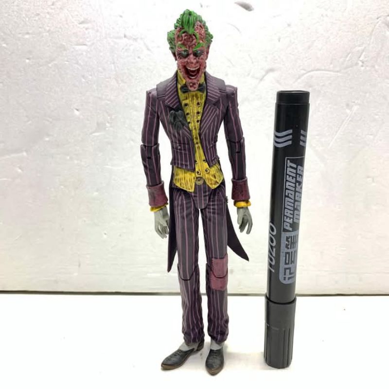 mainan action figure joker zombie batman arkham Tinggi sekitar 7 inch artikulasi recast loose pack 
