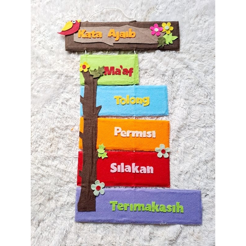 Hiasan dinding kelas KATA AJAIB