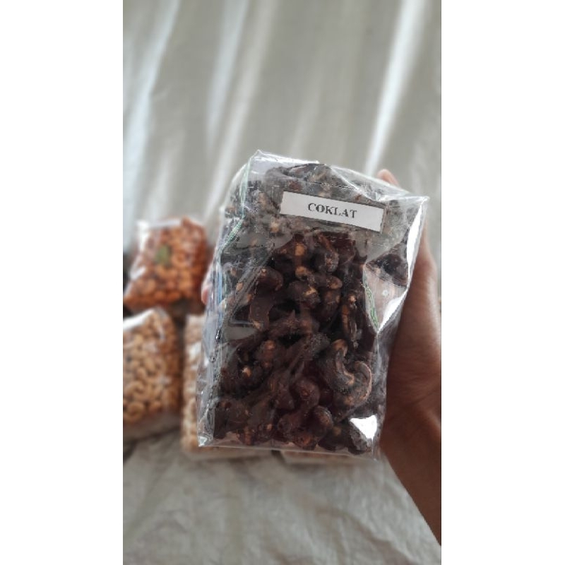 

kacang mede coklat