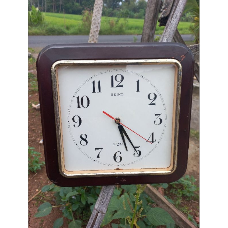 Jam dinding seiko quarts japan jadul nyala klasik