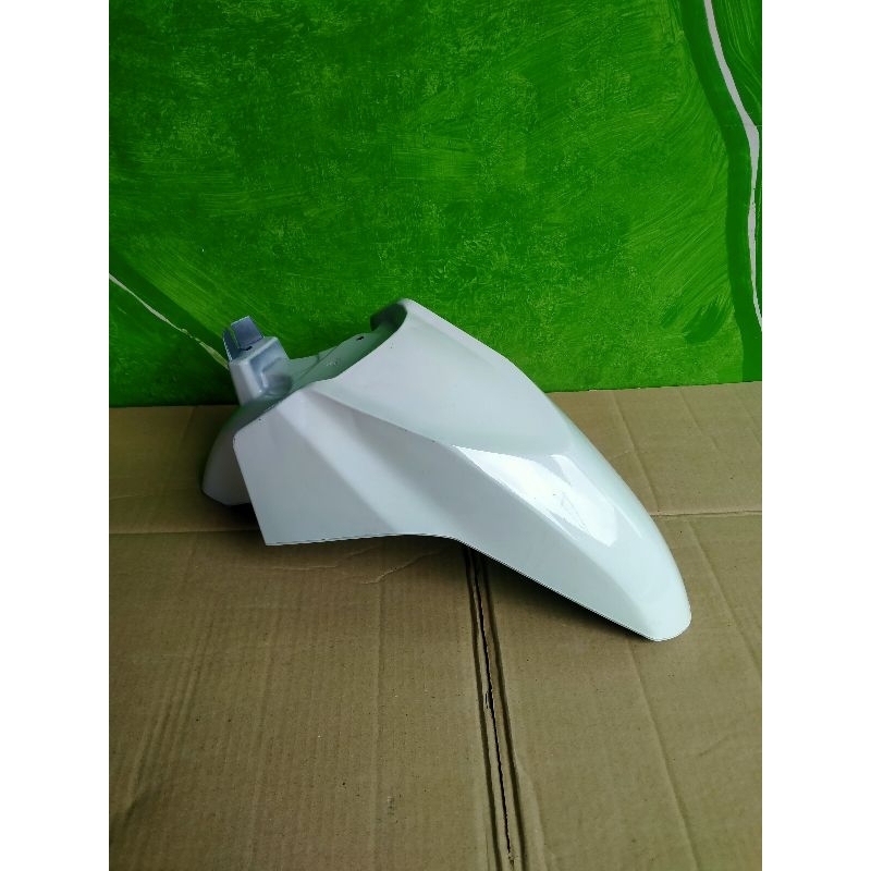 Slebor spakbor depan Vario 125 putih