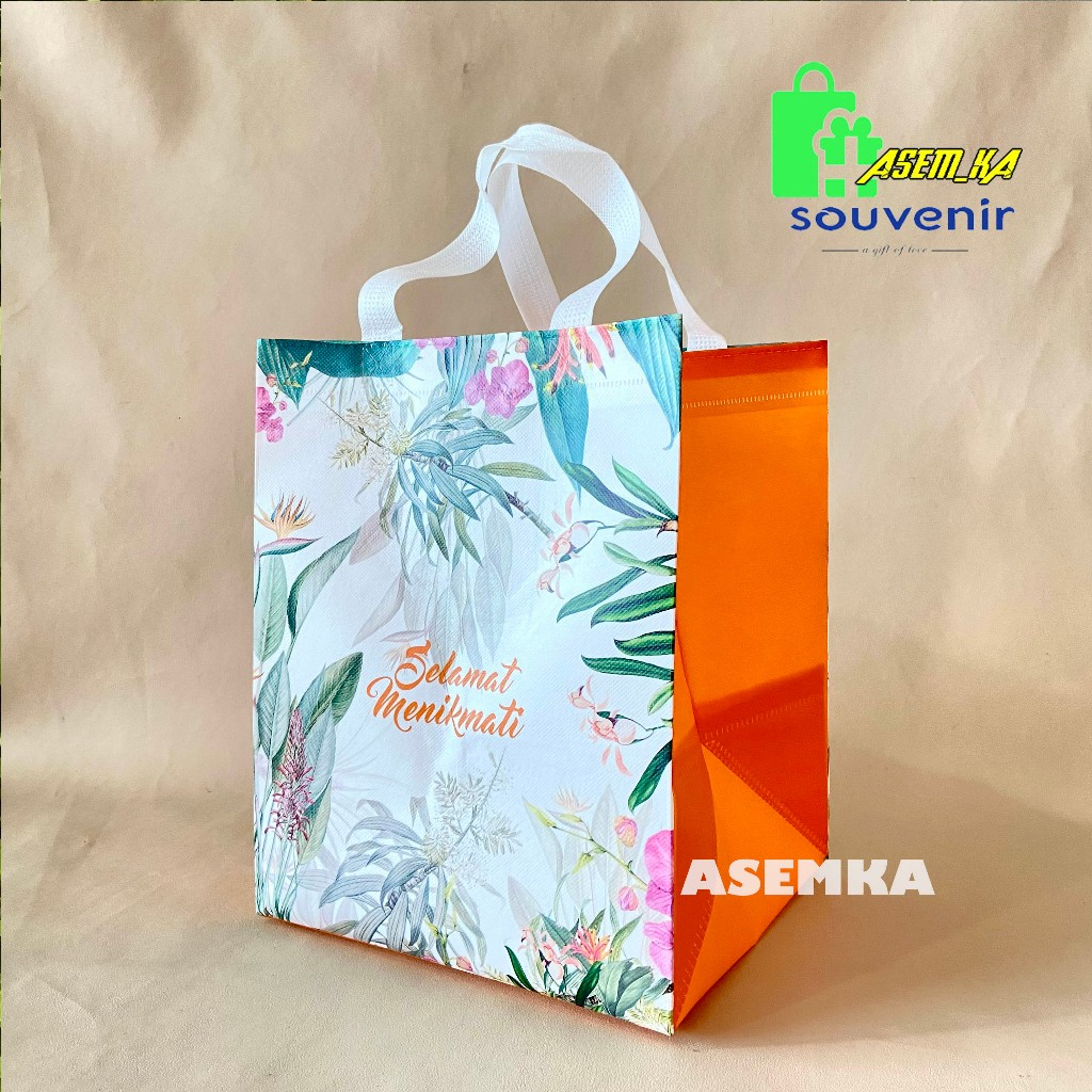 

TAS PRES BAHAN LAPISAN LAMINASI/TASYUKURAN AQIQAH BUAT BOX NASI UK 20,22.LNGSUNG KRIM