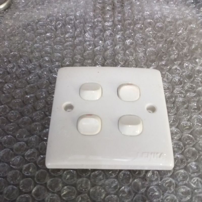 saklar lampu 4 input