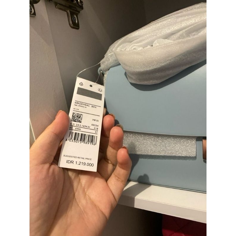 Preloved Benetton slingbag