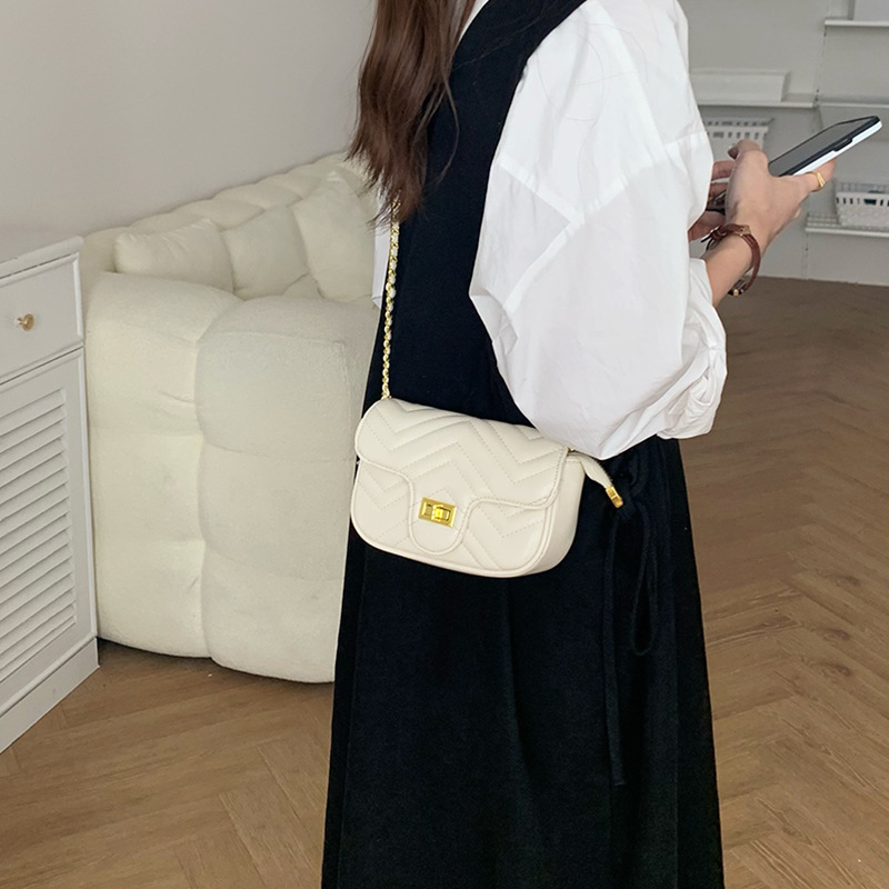 Versatile ins sling bag for women new 2025 model, trendy rhombus chain bag small Chanel style small 