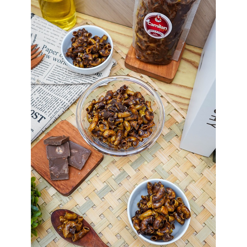 

Camilan Hijrah 1000gr Makaroni Pedas daun Jeruk dan Makaroni coklat Lumer