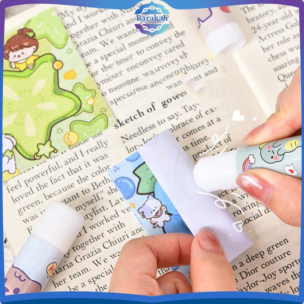 

Lem Stik Batang Putar Karakter Lucu Perlengkapan Sekolah Kantor / Lem Glue Stick Perekat Kertas Padat Motif Lucu Barakah Stationery A88