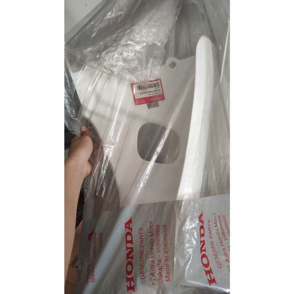 TEBENG SAYAP KIRI GRAND PUTIH / 64302-GN5-830ZA ORIGINAL AHM