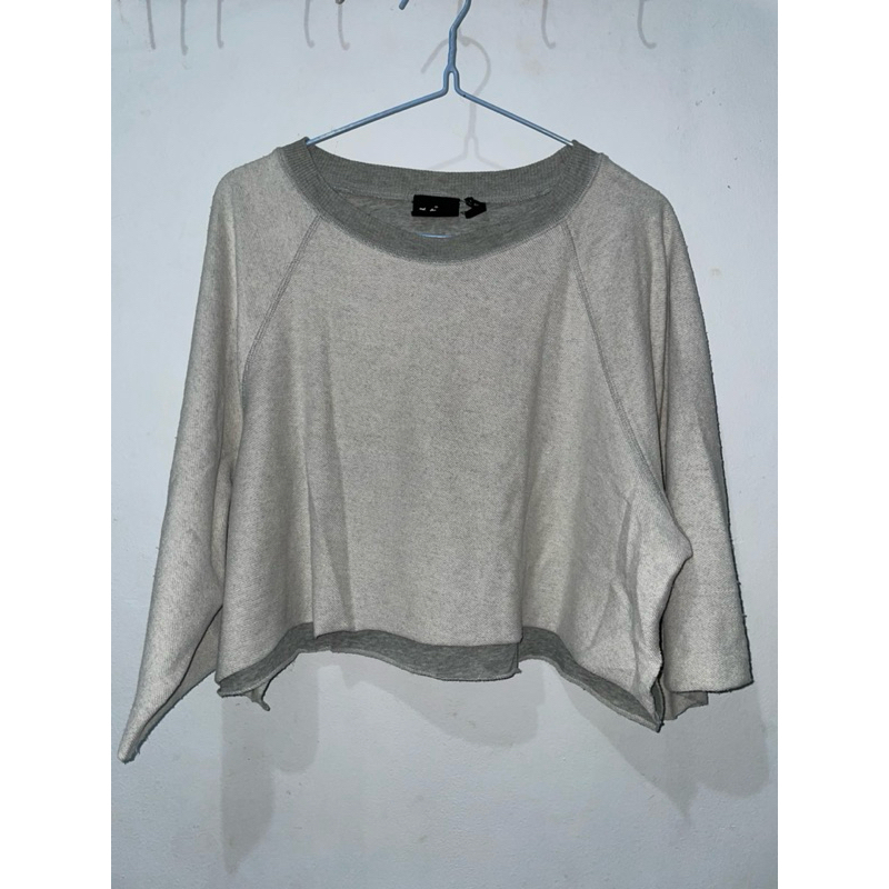 PRELOVED - Urban Outfiters Baju Crop Top Model terbalik