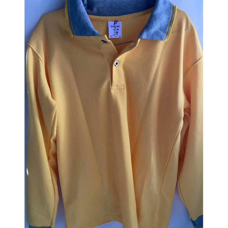 baju olahraga kuning
