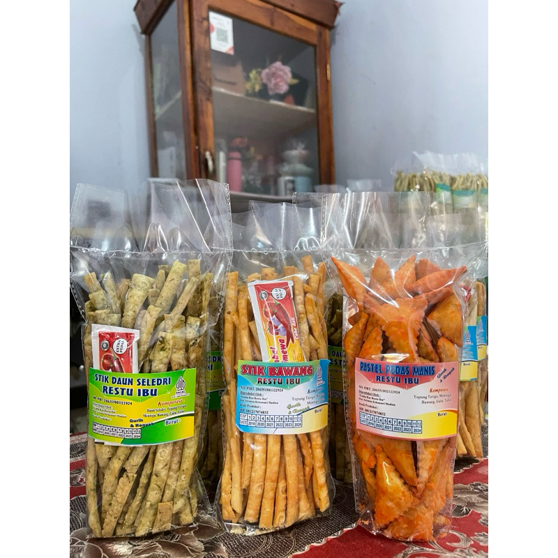 

stik bawang|stik daun seledri|pastel balado