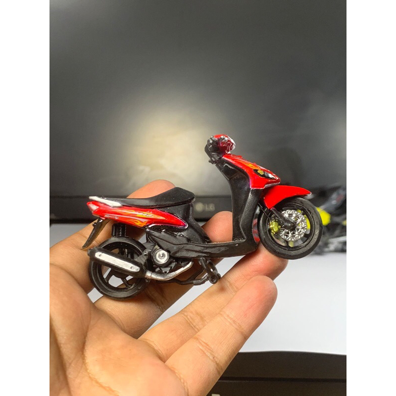 Miniatur motor mio sporty skala 1:20