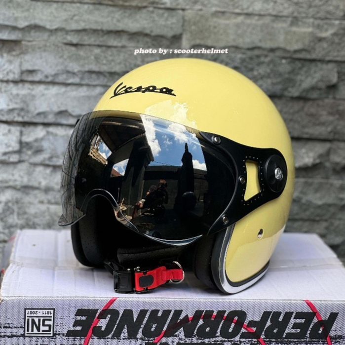 Helm Vespa Retro Italy Kuning Muda / Soft Yellow + Visor Original