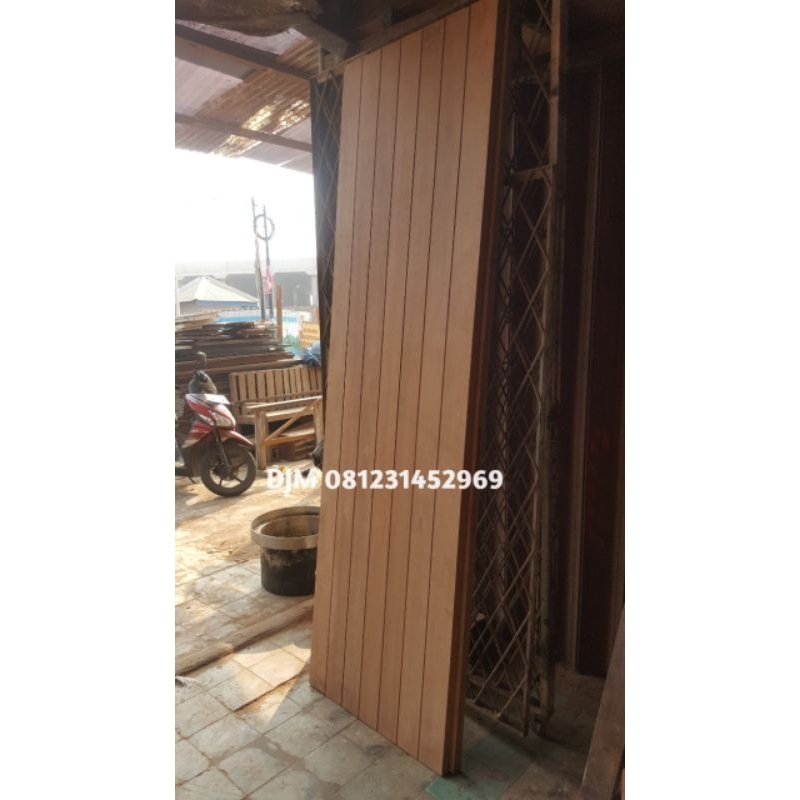pintu dan kusen kayu kamper