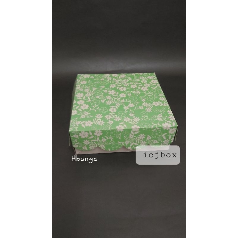 

Dus nasi warna hijau muda motif bunga,ukuran 20x20x8cm