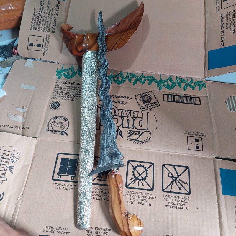 keris buntel mayit warangka ladrang
