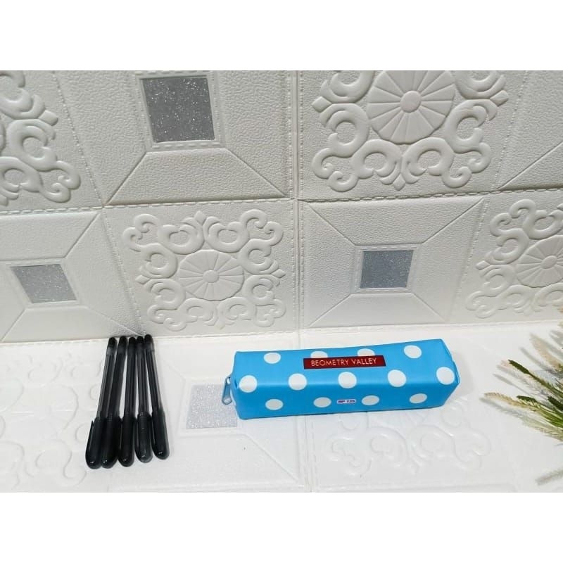 

Kotak pensil / Tempat Pensil polkadot (SSS)