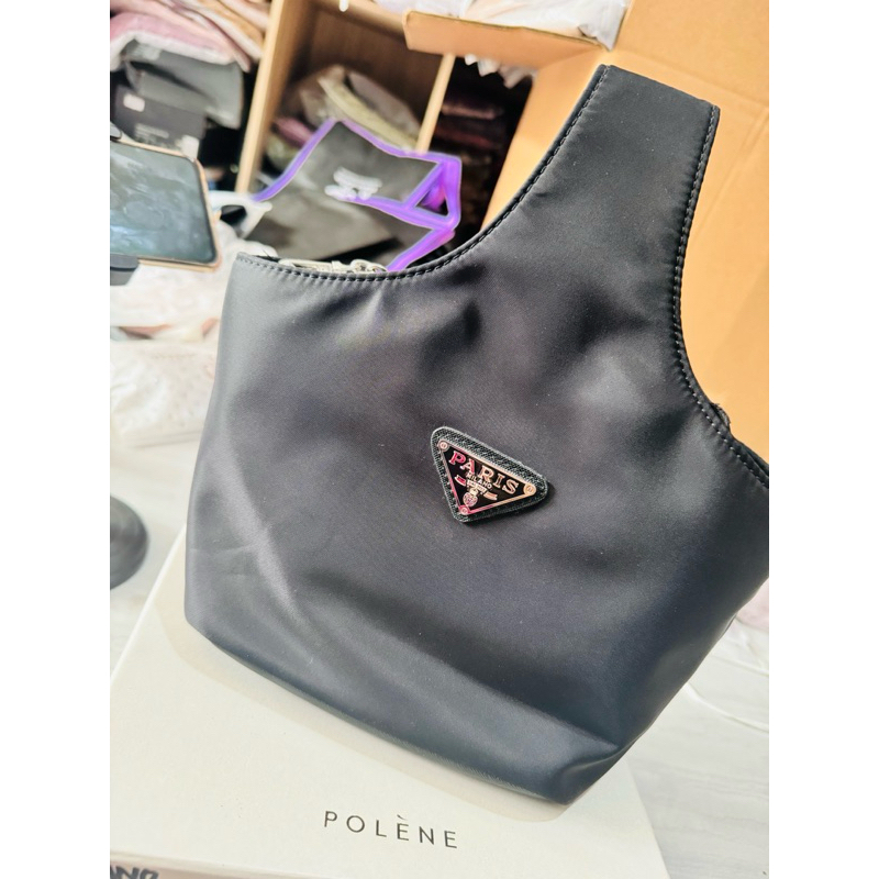 tas brand paris milano ala2 prada bahan nylon tebel masih bagus jarang pake gag ada noda dan cacat r