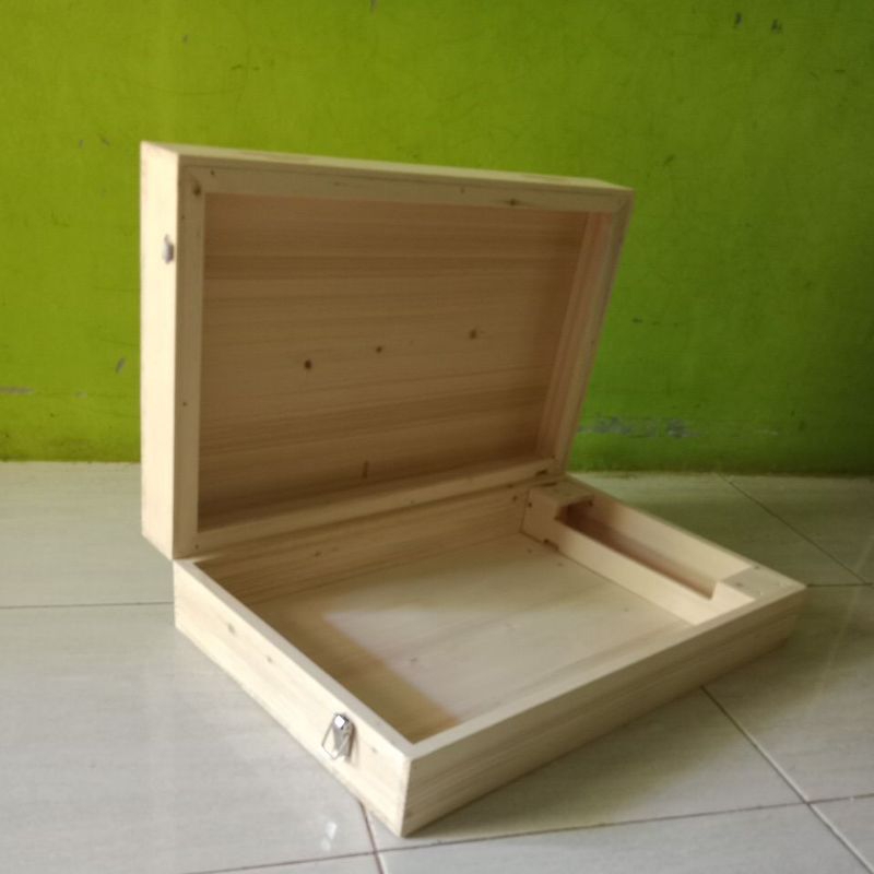 playbox 24inc uk monitor(56x36x6)