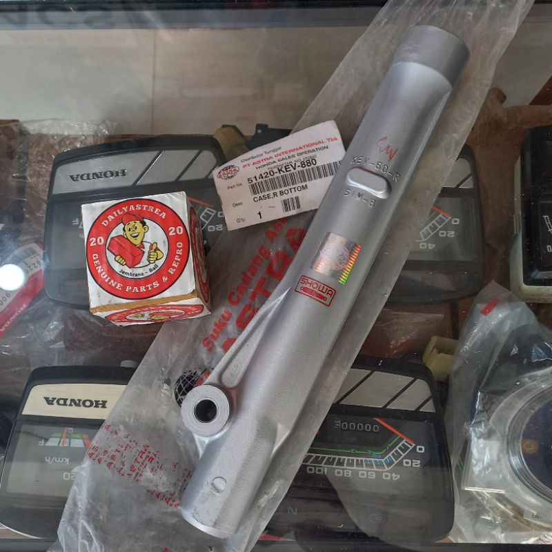 BOTTOM TABUNG SKOK SHOCK SHOCKBREAKER DEPAN KANAN HONDA SUPRA FIT V X 100 TROMOL ORIGINAL ORI 51420-