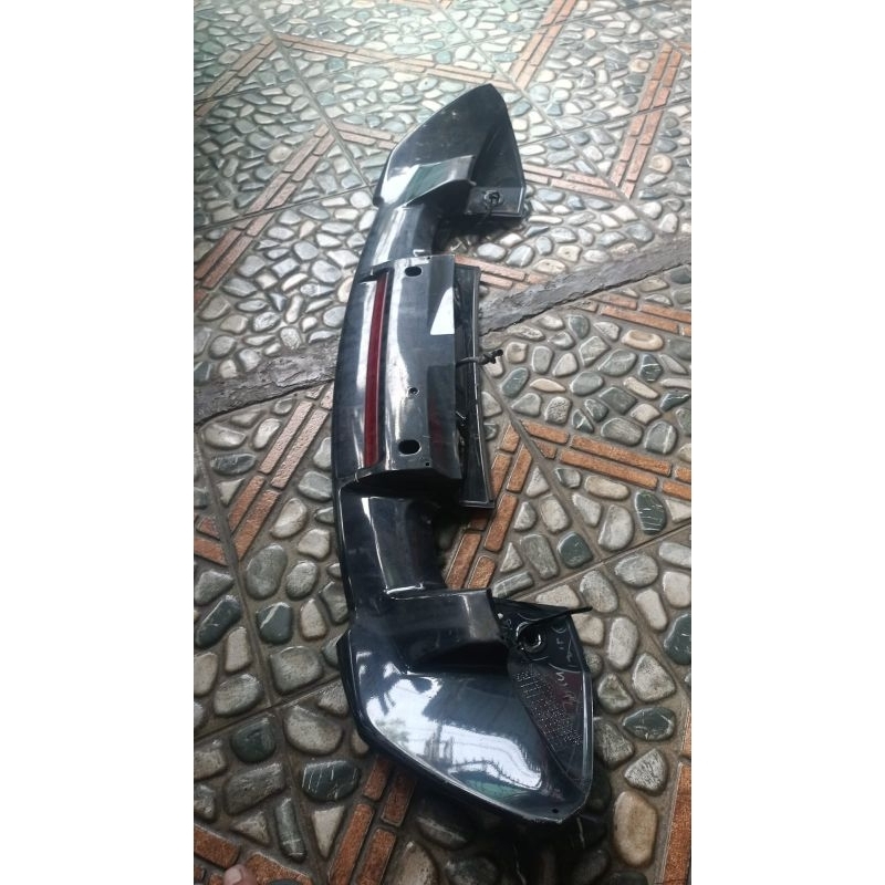Spoiler Honda jazz GK 5 lampu original