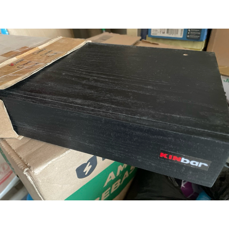 ambalan laci melayang