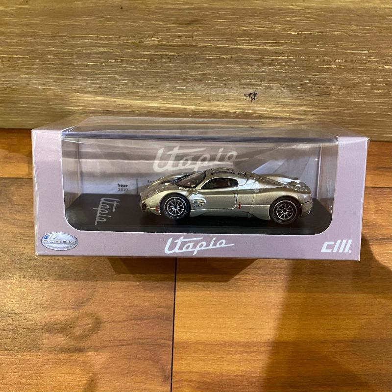 CM MODEL PAGANI UTOPIA CHAMPAGNE GOLDEN