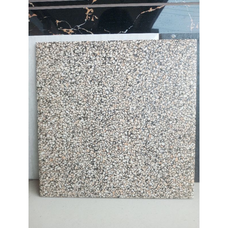 kramik lantai kamar mandi aras beige 40x40