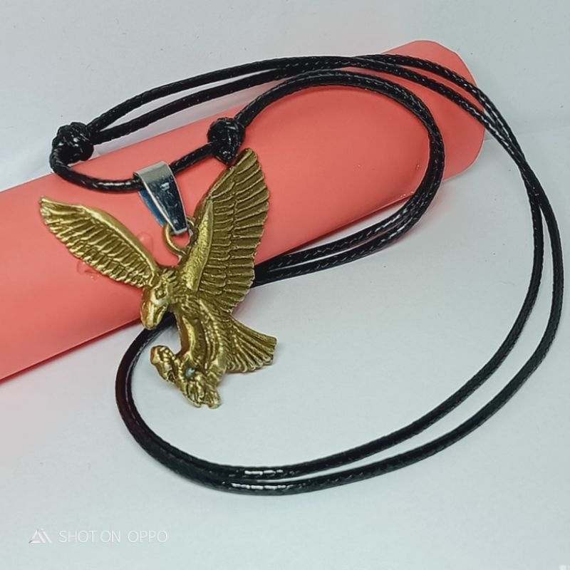 Kalung tali hitam liontin burung elang