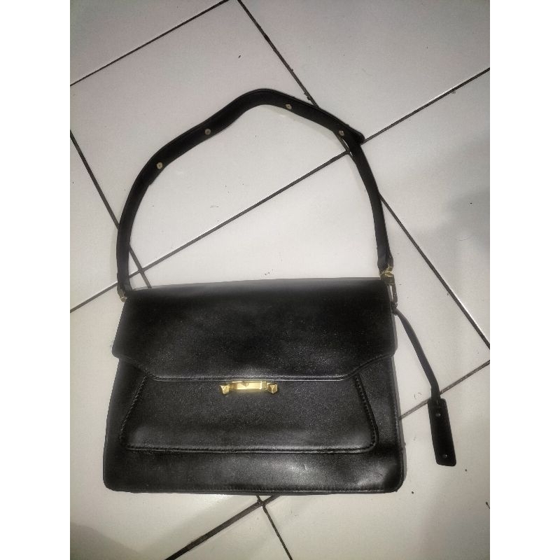 tas wanita kulit asli/ sling bag .shoulder bag. brand MORGAN DE TOI preloved.ada minus baca deskrips