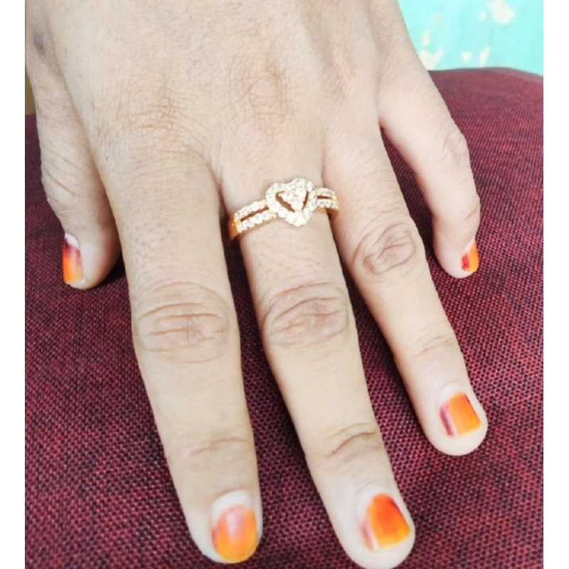 Cincin Wanita Titanium Motif Love Lapis Emas Tahan Karat Tidak Luntur