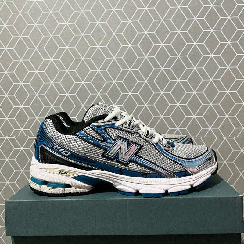 New Balance 740
