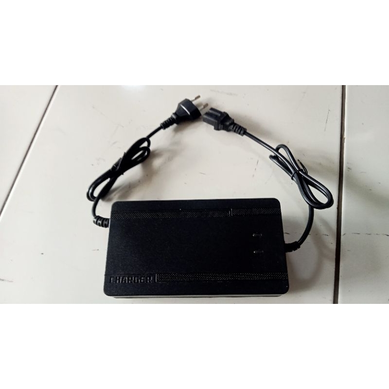 Casan sepeda listrik / charger sepeda listrik