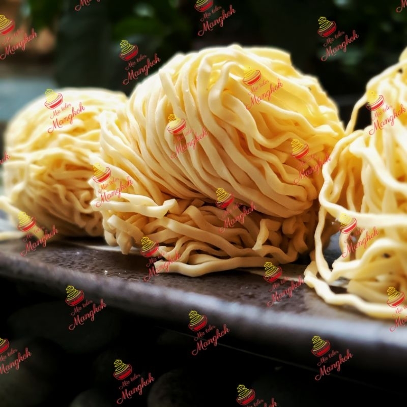 

HALAL (Mie Kering) Pangsit Mie mentah pipih kecil keriting Cwie Mie / Mie Rebus / Mie Ayam