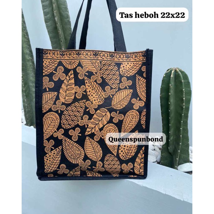 

HARGA LUSIN ISI 12 BIJI TAS HAJATAN BOX NASI HEBOH SIZE 22x22