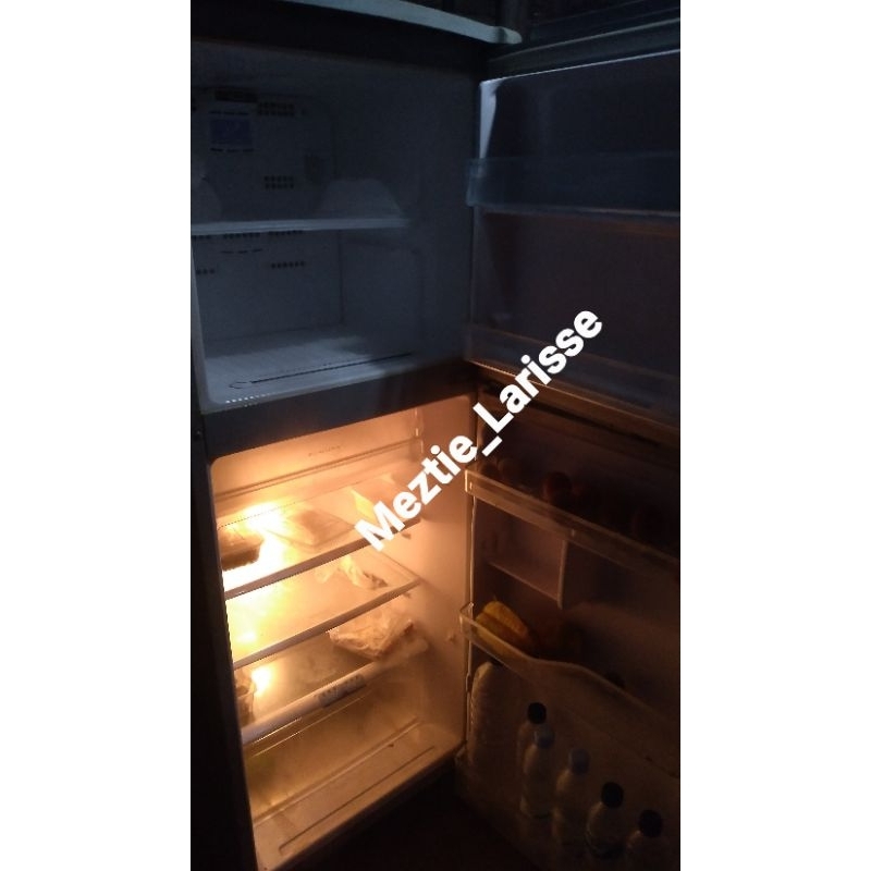 Meztie_Larisse Kulkas Hitachi 2 Pintu Bekas Pemakaian Pribadi. Teknologi Jepang, sudah inverter, jug