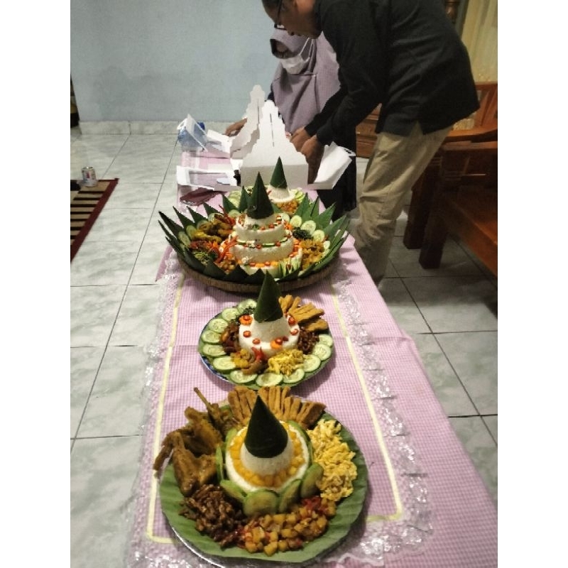 

Tumpeng hias