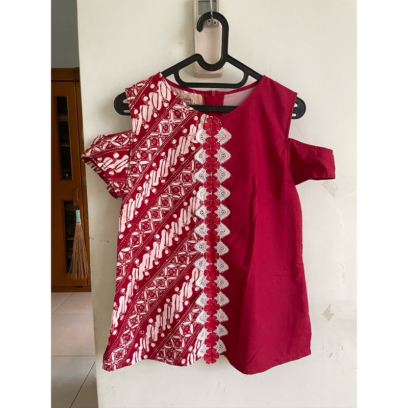 PRELOVED Atasan Batik DEA VALENCIA size M