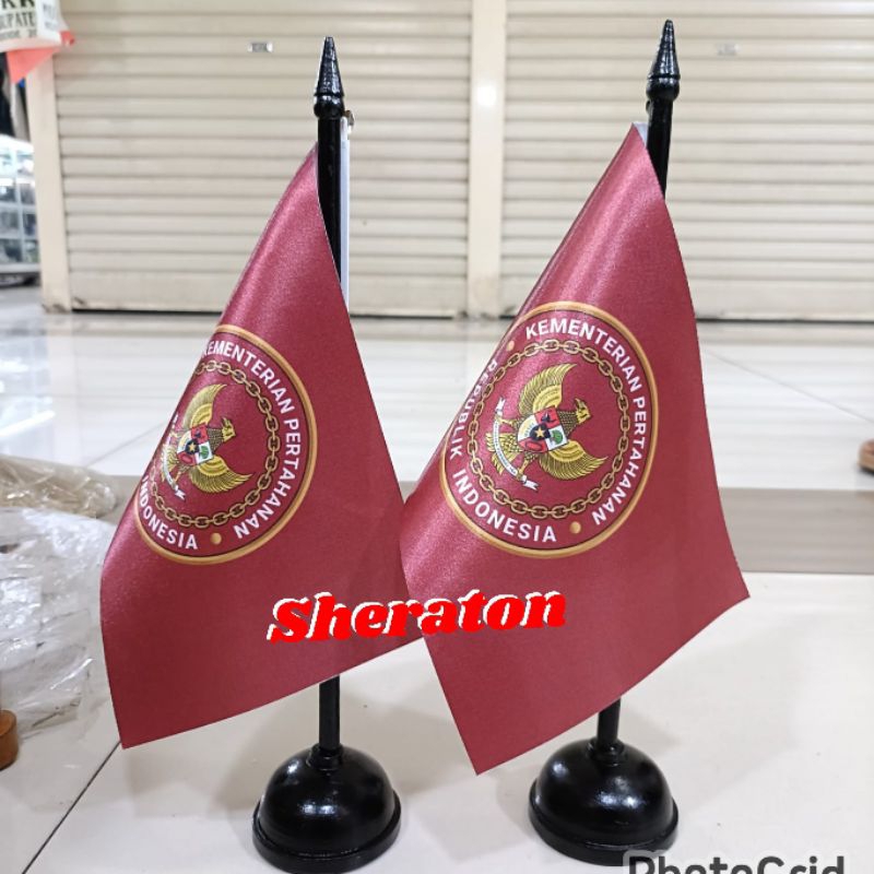 

bendera meja logo Kementerian Pertahanan/Kemhan+tiang kayu meja