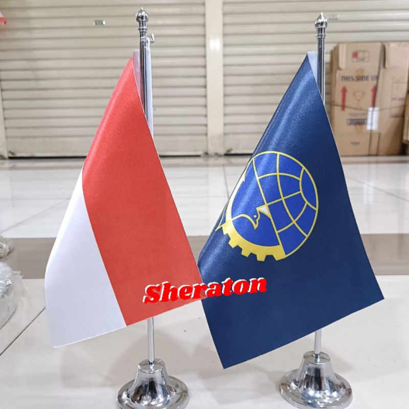 

bendera merah putih+bendera logo Dinas Perhubungan+tiang stenlis meja