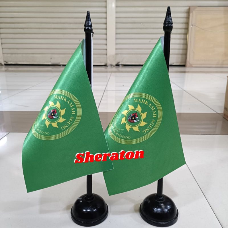 

bendera logo Mahkamah Agung bendera logo instansi+tiang kayu meja