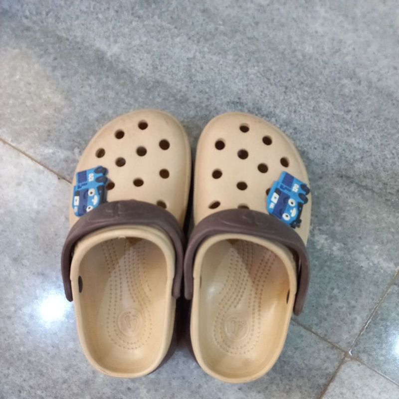 preloved sandal anak size 30 kanan kiri