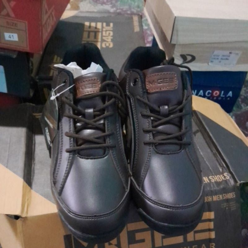 sepatu m gee